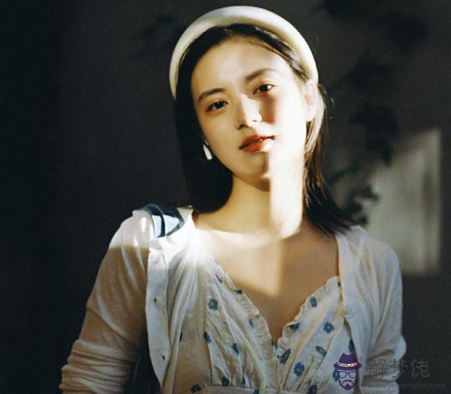 女生天秤座和什麼星座最配，天秤座女生的真實性格
