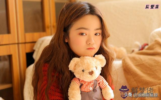 摩羯座女性格外向還是內向，摩羯女喜歡一個人的表現