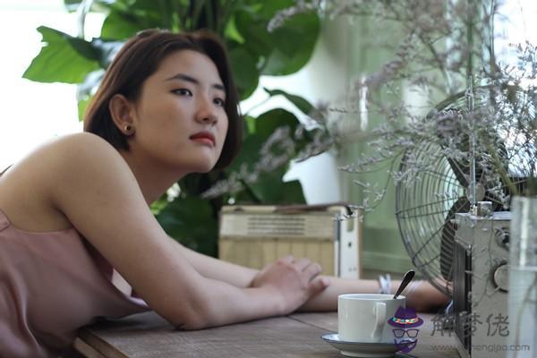 獅子男對一個女生撒嬌，獅子男喜歡什麼樣的床叫