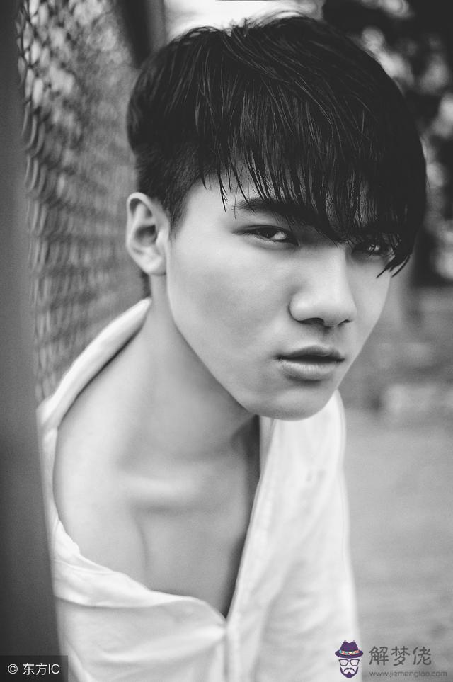 水瓶男喜歡單純傻傻的女生嗎，判斷你在水瓶男心里的位置