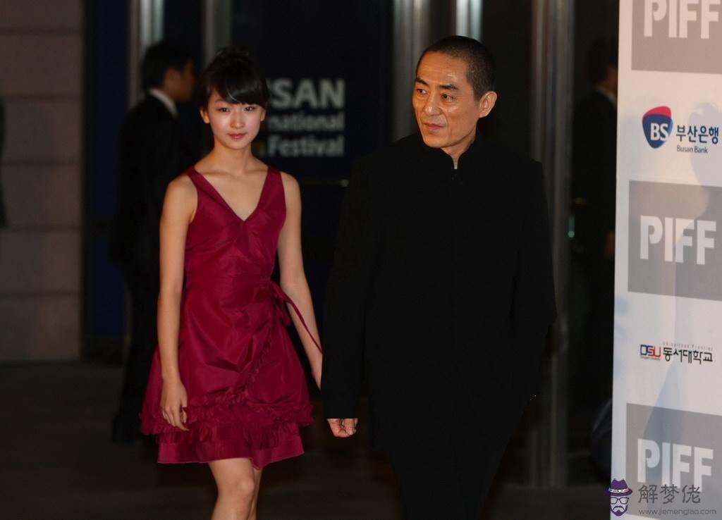 2、張藝謀周冬雨開處:周冬雨是怎麼被張藝謀選上的？