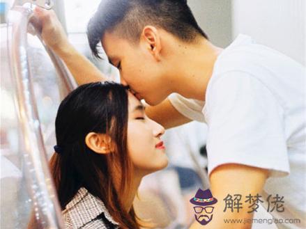 天秤女對你心動的信號，天秤女愛上你三個階段
