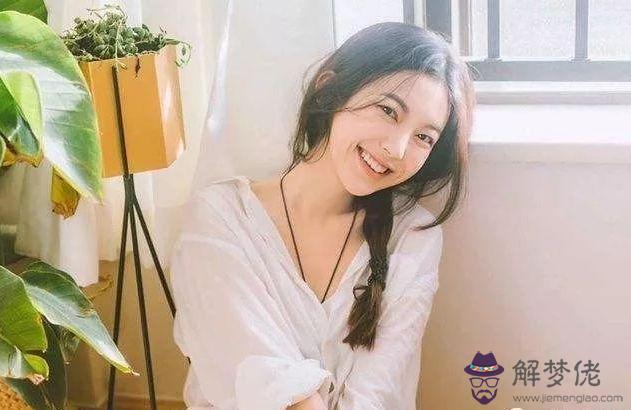 巨蟹女氣質清冷，巨蟹女為什麼特別愛笑
