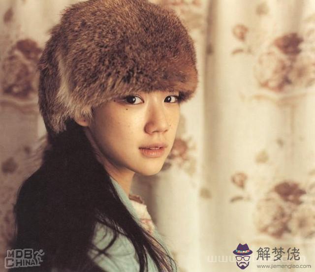 水瓶座有什麼缺點和優點女，水瓶座女生性格愛情觀