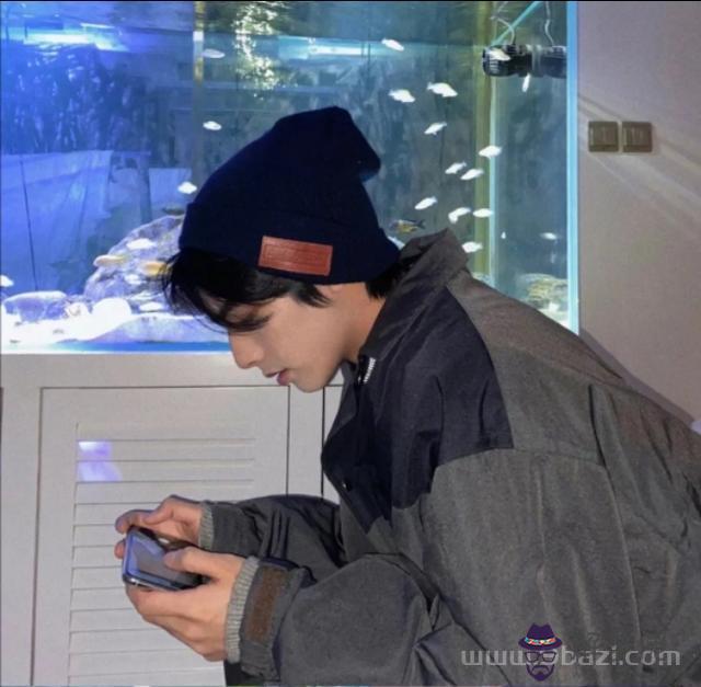 射手座虐獅子座，金牛座獅子座