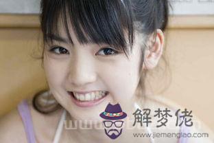 射手座男生喜歡的女生長相，射手男喜歡保守的女生