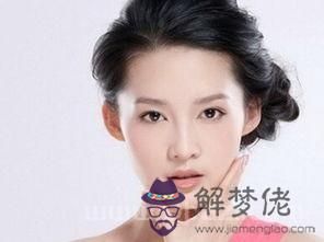 射手座男生喜歡的女生長相，射手男喜歡保守的女生
