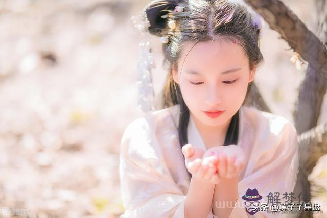 天王星落天蝎1宮，天王星位于天蝎座