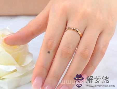 女人右手食指有痣代表著什麼含義