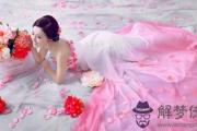 夢見新娘子拍婚紗照的時候被槍殺