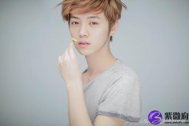 關小彤是什么星座