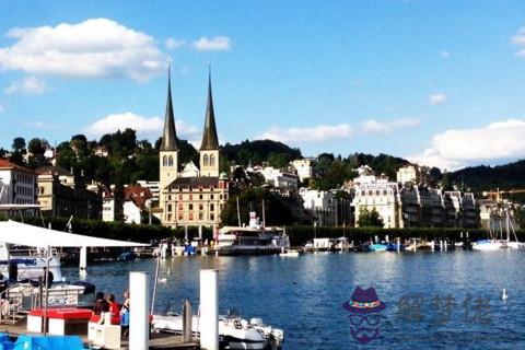 水瓶座的婚姻順利嗎 水瓶座一生感情婚姻經歷