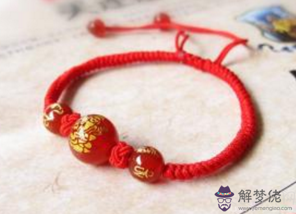 屬虎的本命年需要穿戴什麼 本命佛飾品紅繩穿紅內衣都是不錯的選擇
