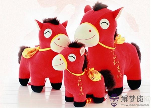 屬羊女生本命年送什麼 陶瓷花瓶可以提高屬羊女的健康運