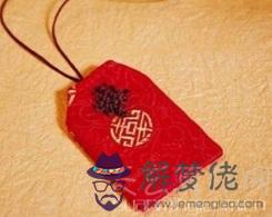 屬豬本命年要佩戴什麼飾物 屬豬本命年要佩戴紅色的傳統飾物