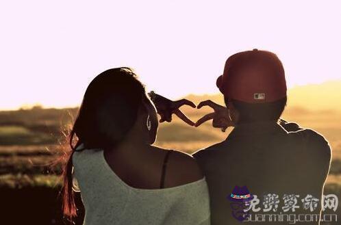 屬雞的和什麼屬相相克,雞遇狗關系冷漠,交往有障礙