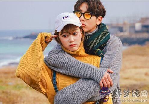 屬雞的和什麼屬相相克,雞遇狗關系冷漠,交往有障礙