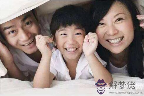 屬雞的和什麼屬相相克,雞遇狗關系冷漠,交往有障礙