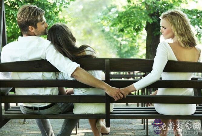 屬雞的男生如何面對戀人出軌,屬雞男會極端激動的撕破臉