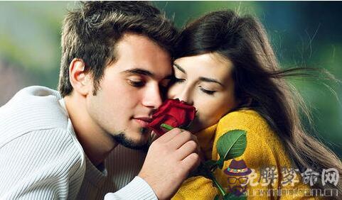 屬虎的男生如何面對戀人出軌,會有大打出手的沖動表現