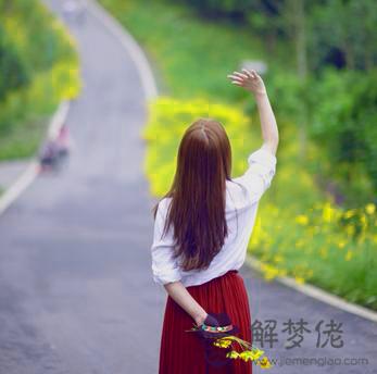 屬牛女生喜歡一個人的表現,她會很害羞