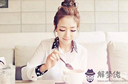 屬狗的飲食習慣吃飽就坐下,中年以后容易身材發福