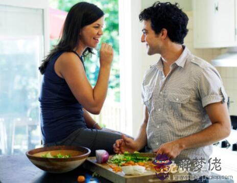 屬蛇男生變心前的征兆,不再對你挑三揀四