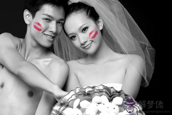 AB型血和AB型血婚姻配對 相同氣質的完美婚姻