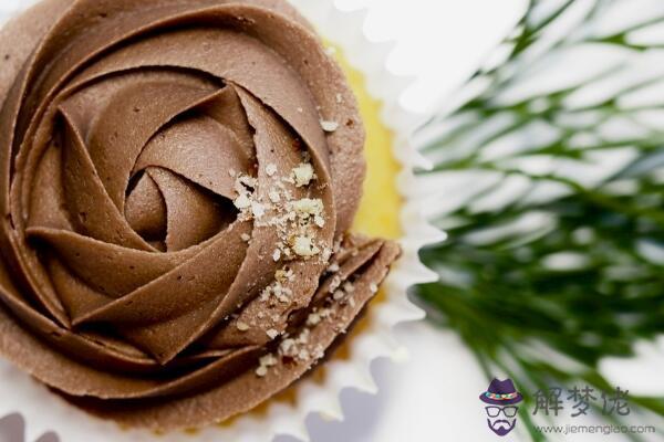 屬牛男和屬蛇女的婚配合不合 天造地設的一對 