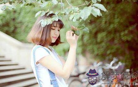 水瓶座四種血型性格分析 AB型血水瓶座女生的性格多變又神秘