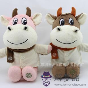 吉祥牛圖片簡筆畫:遙望洞庭山水翠,白銀盤里一青螺。 想像簡筆畫圖片