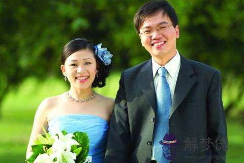容易犯桃花的女人八字 面臨桃花劫的女人 第1张