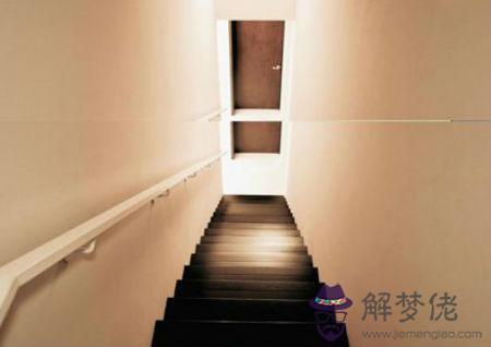 入戶門正對下樓梯風水 第2张