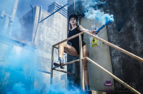 女人夢見天空出現龍 第1张