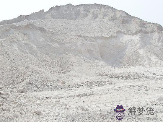 八字命理分析五行土人 第1张