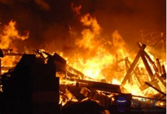 夢見著火了意味著什麼?又拿水滅了是吉兆嗎
