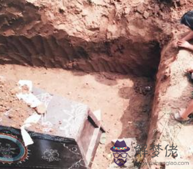 夢見一堆死人是什麼意思?