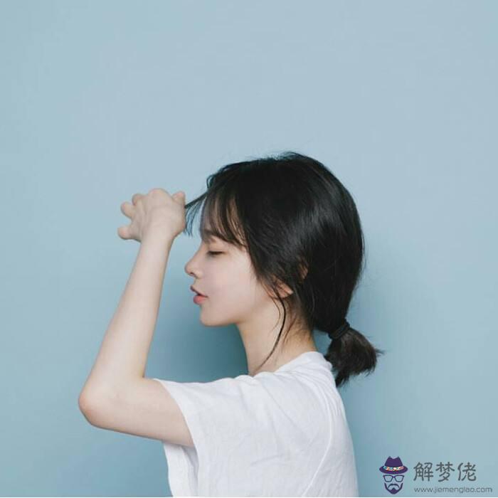 做夢夢見掉頭發,夢見禿頭是什麼意思?