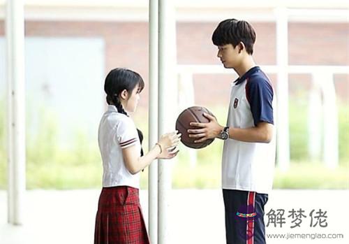 兜兜轉轉會在一起的星座配對，射手座愛得最深的星座