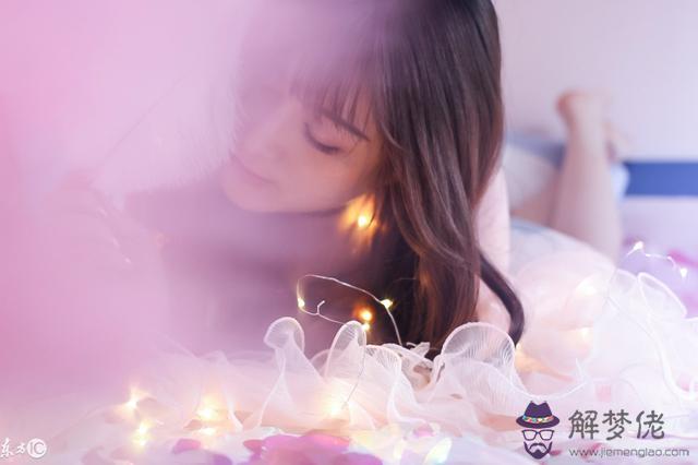 白羊座三角戀2022，白羊座2022 年下半年運勢