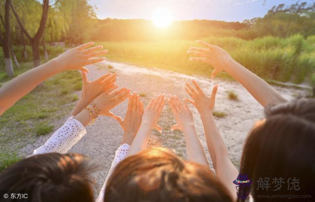 白羊男喜歡女生摸他哪里，白羊座男喜歡的星座女