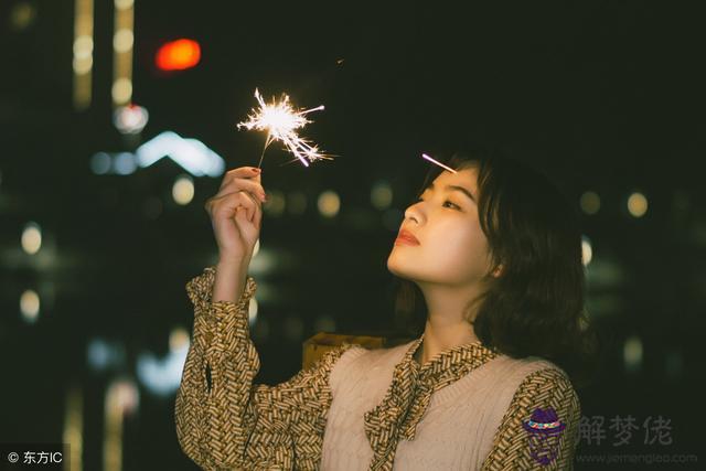 白羊男喜歡女生摸他哪里，白羊座男喜歡的星座女