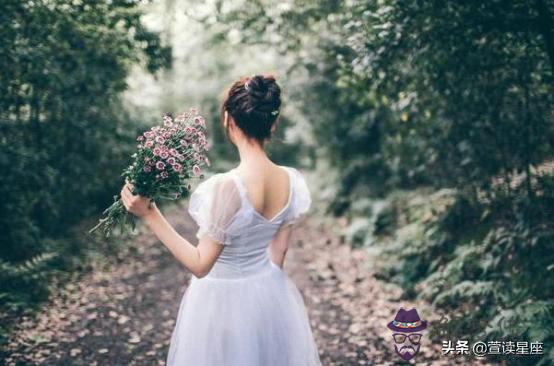 清秀氣質的星座女，穿著優雅的星座女