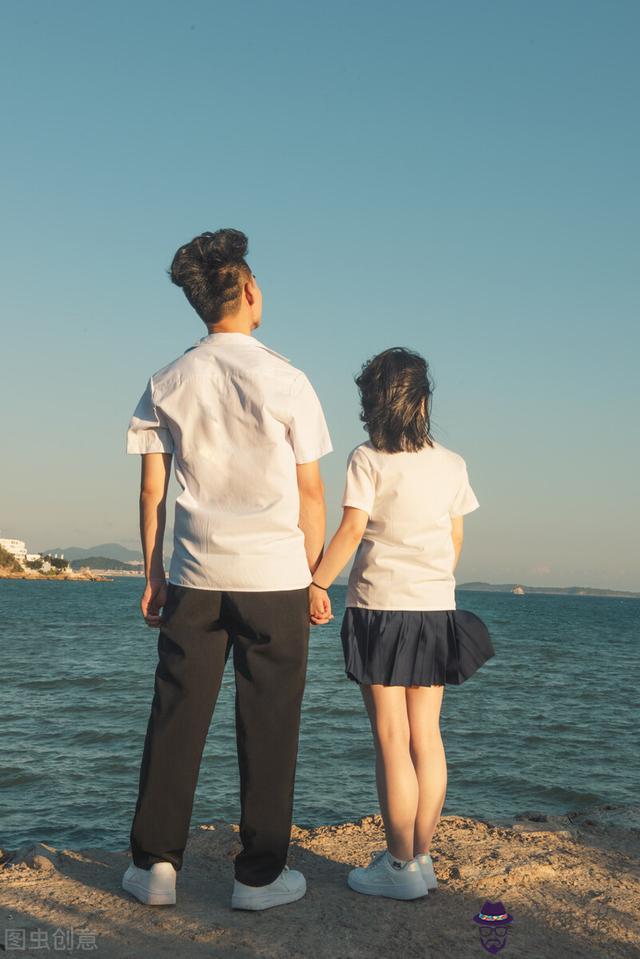 男人主動找你聊天是因為什麼，主動找你聊天的男人