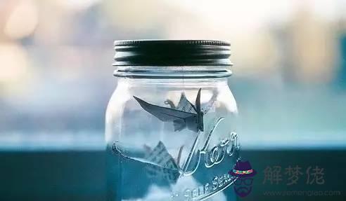 不要太容易相信一個人,太容易相信人的句子