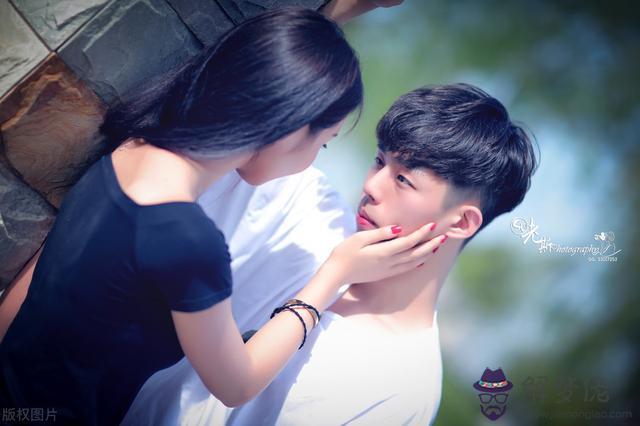 摩羯男喜歡你的小細節，當摩羯男對你越來越污