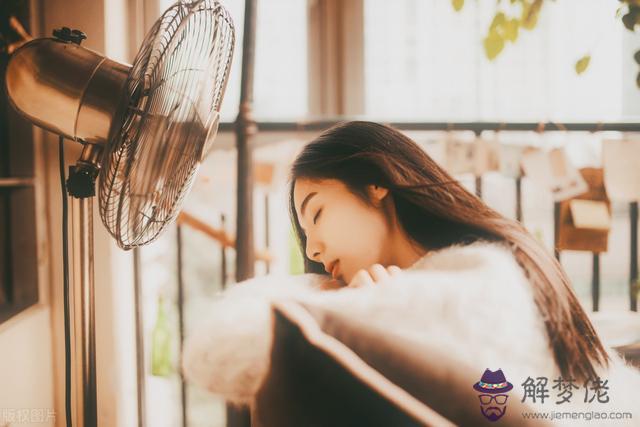 雙魚座一直找你聊天，雙魚男經常找你聊天