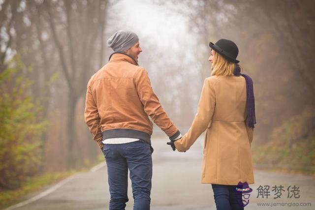 獅子男想吻你的瞬間，當獅子座不抱你吻你這是