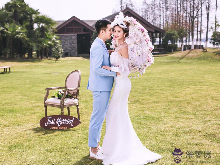 2、婚紗照文案短句干凈:婚紗照上寫什麼愛情詩好些呢