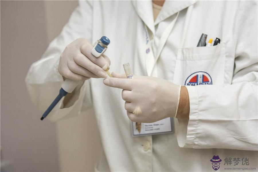 1、近親婚配時容易患:為什麼近親結婚會導致后代患遺傳病的機會增大呢